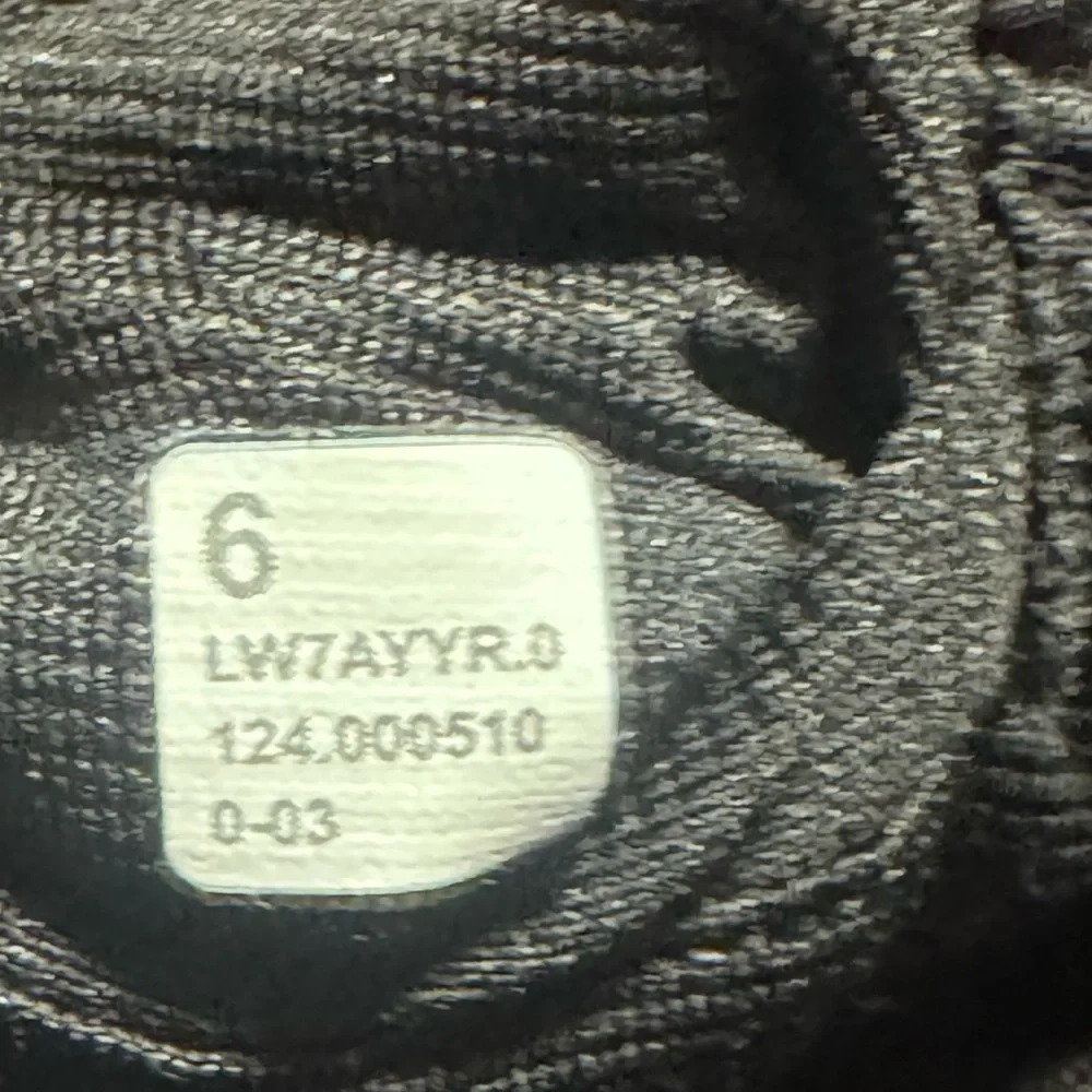 Lululemon Hotty Hot  Short 2.5 Mesh
Black - Picture 6 of 6